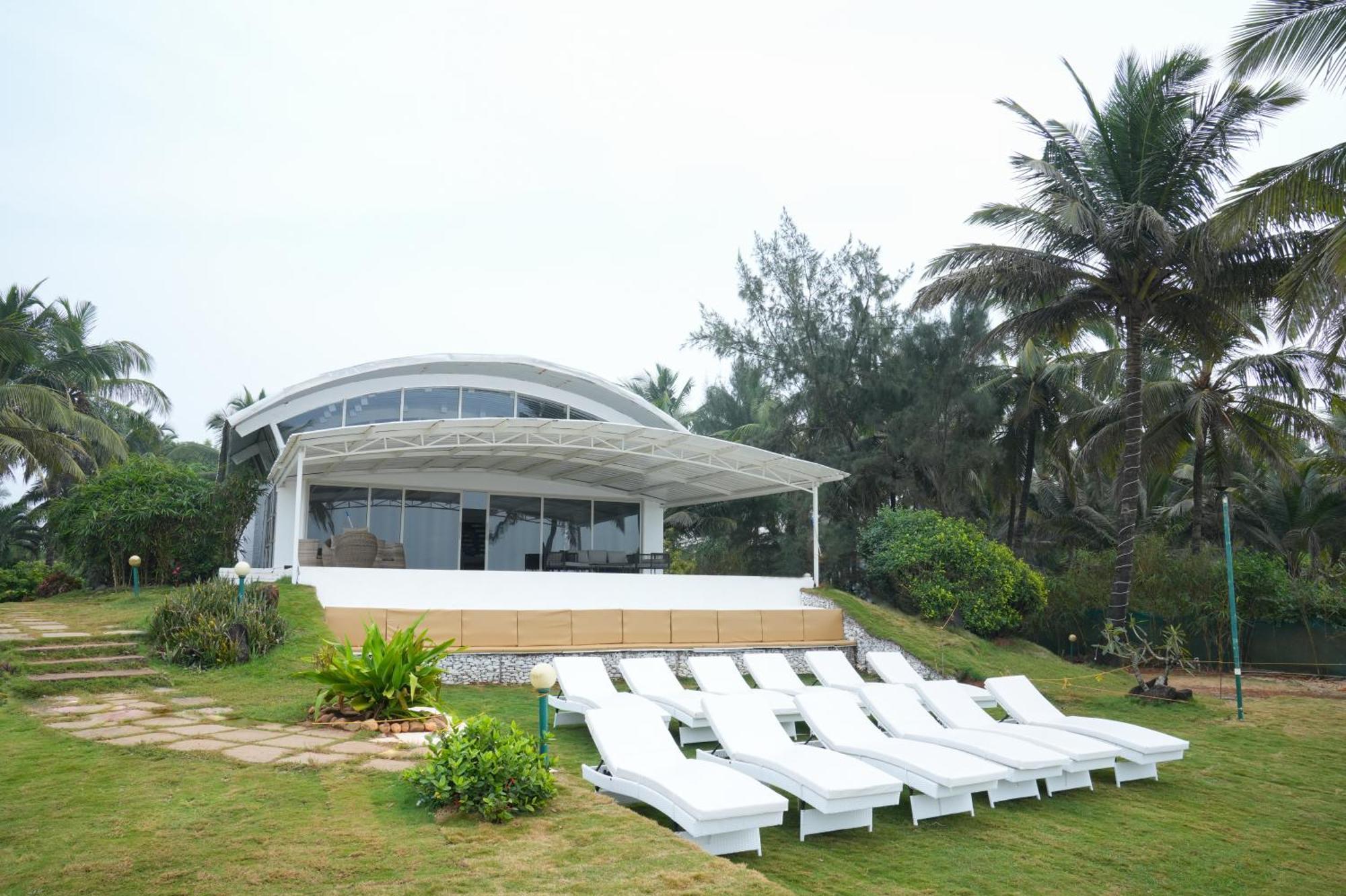 בנולים Regenta Beach House Resort, Goa מראה חיצוני תמונה