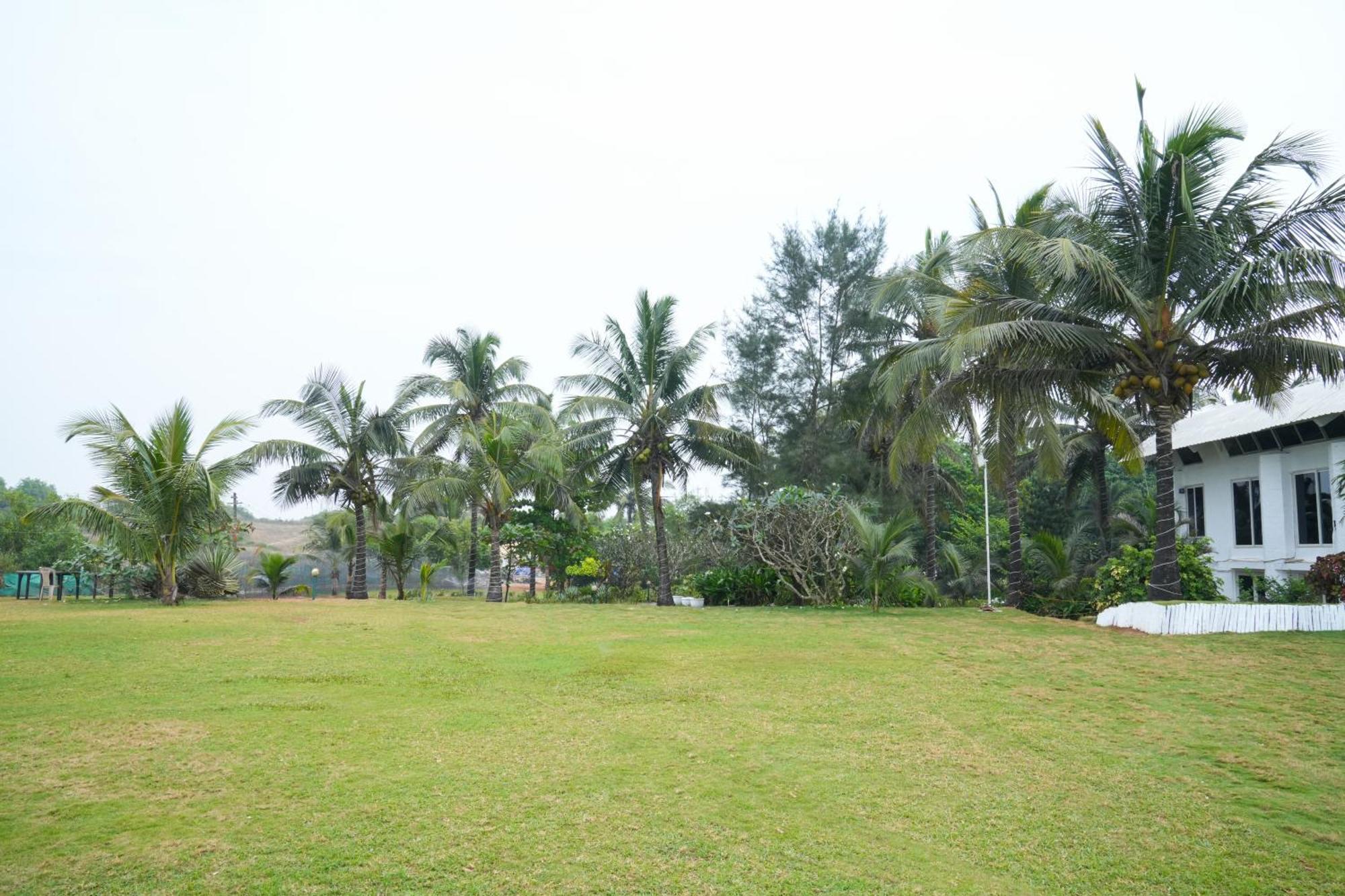 בנולים Regenta Beach House Resort, Goa מראה חיצוני תמונה