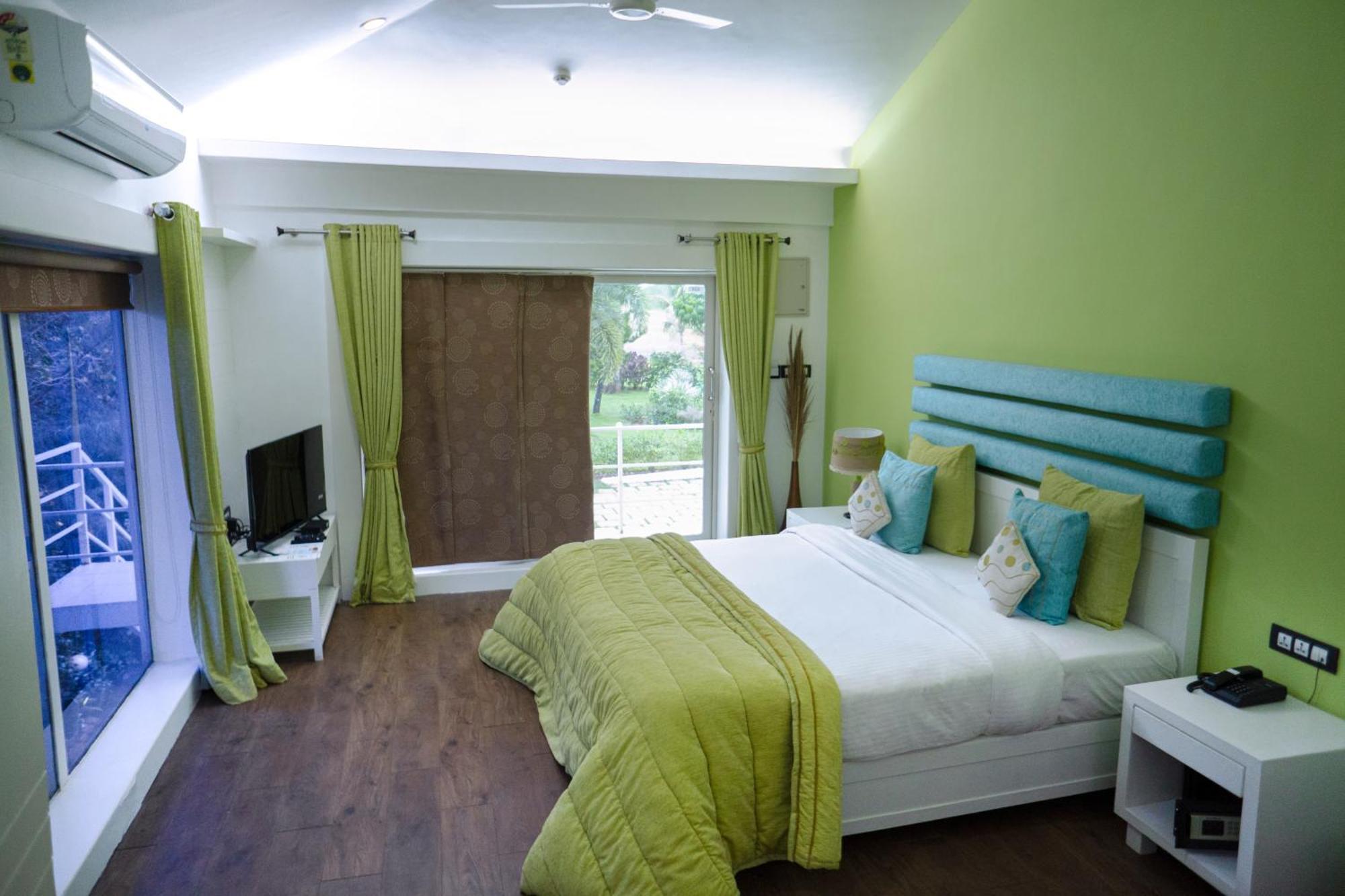 בנולים Regenta Beach House Resort, Goa מראה חיצוני תמונה