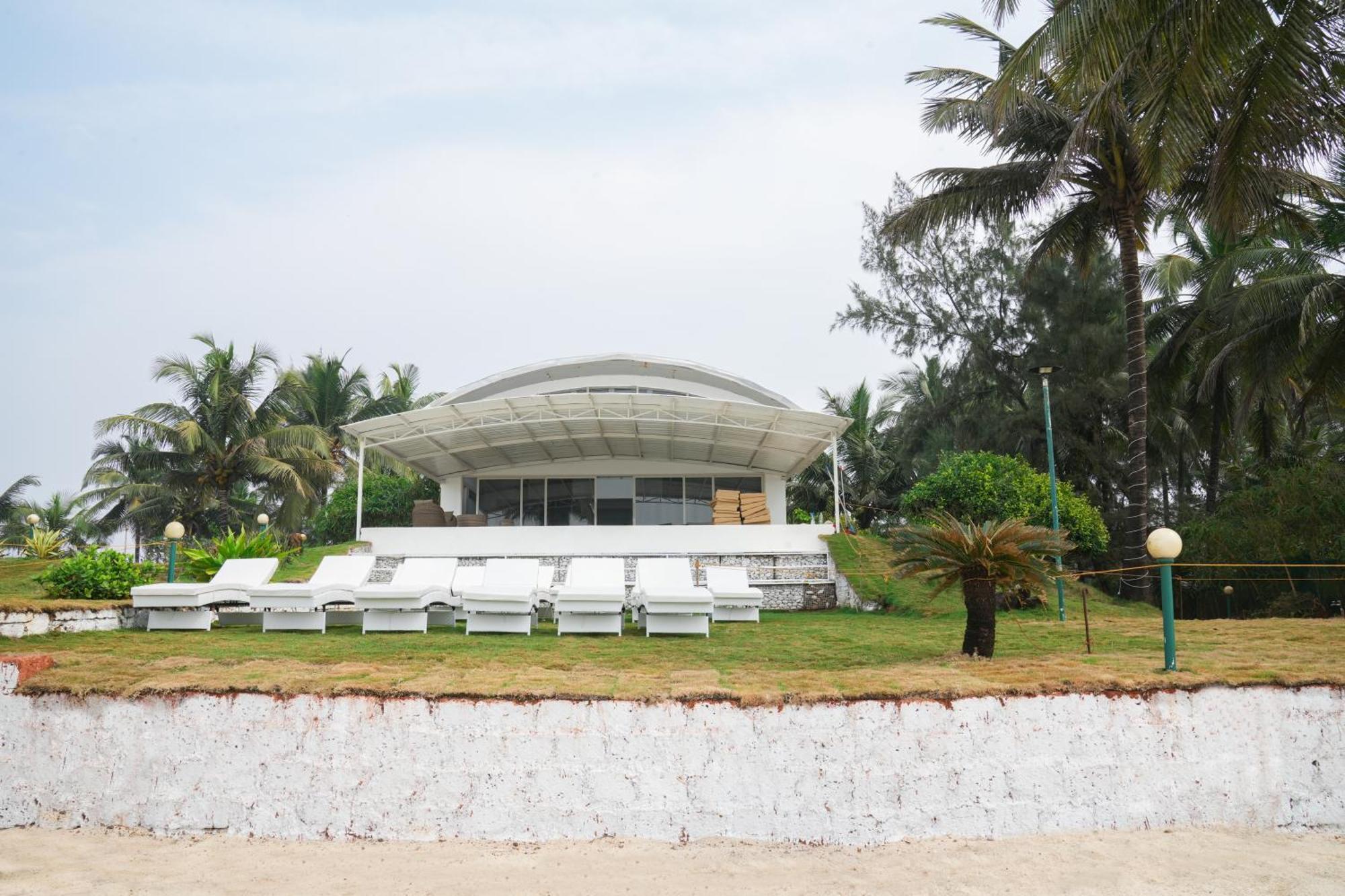 בנולים Regenta Beach House Resort, Goa מראה חיצוני תמונה
