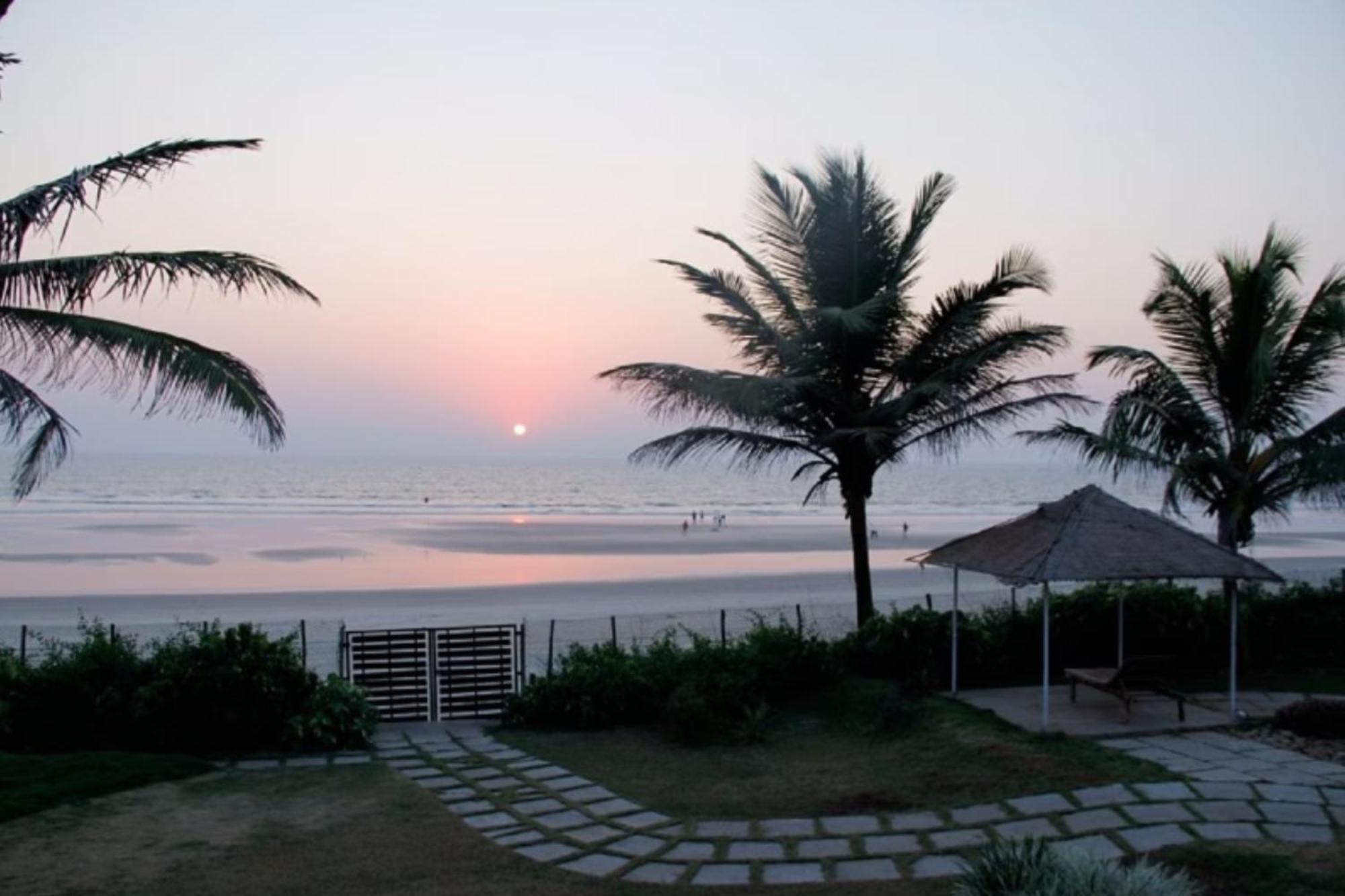 בנולים Regenta Beach House Resort, Goa מראה חיצוני תמונה